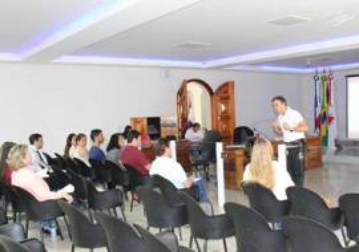Câmara realiza treinamento para vereadores e servidores