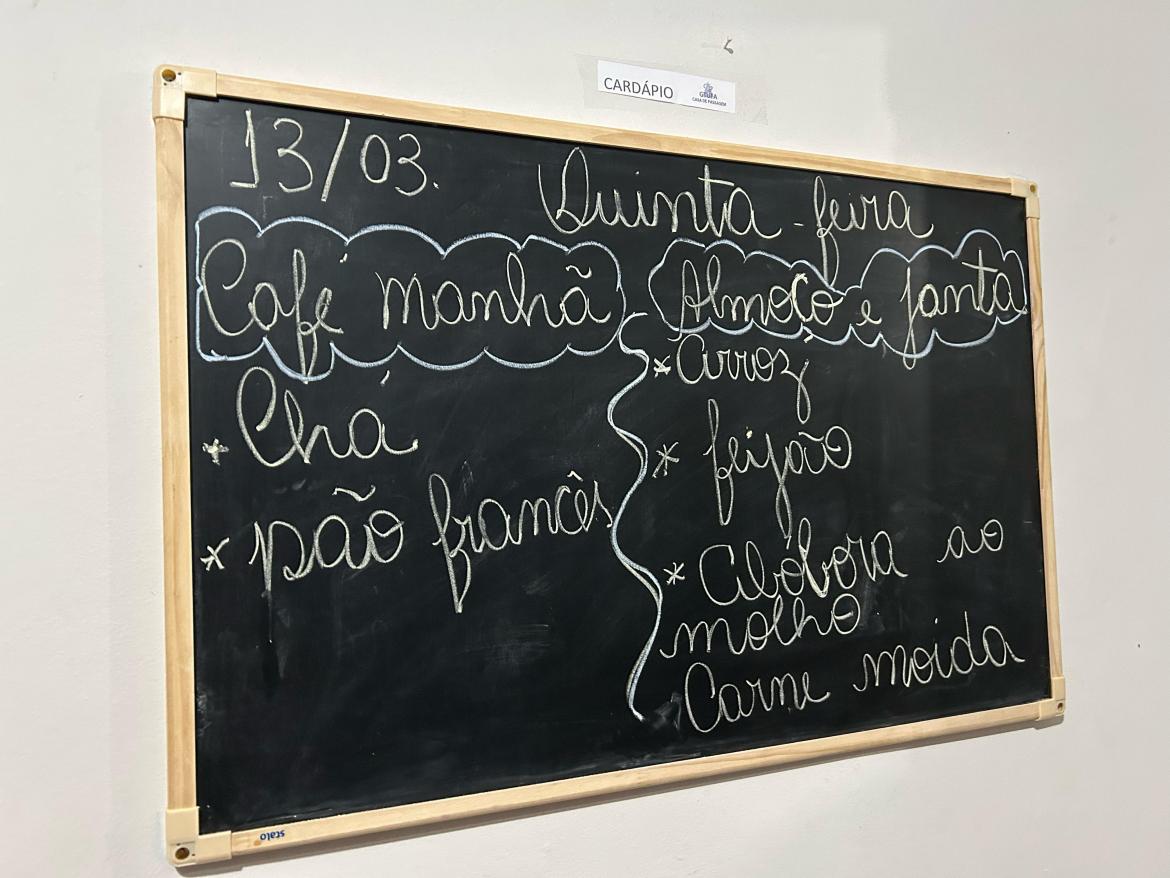 Todos os dias, é servido café da manhã, almoço e jantar