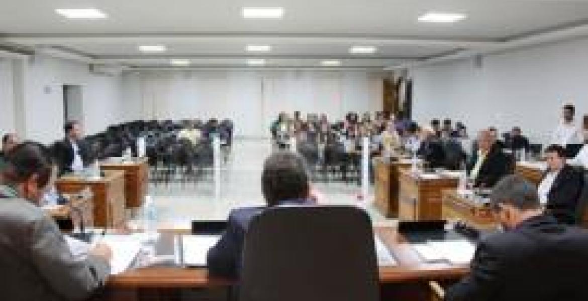 Professora alunos e pais da Escola Afonso Pena assitiram a reunião