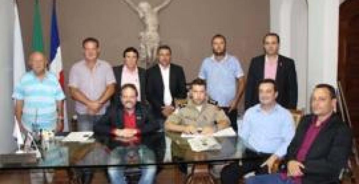 VEREADORES E COMANDANTE DA PM REÚNEM-SE EM PROL DA SEGURANÇA DO MUNICÍPIO