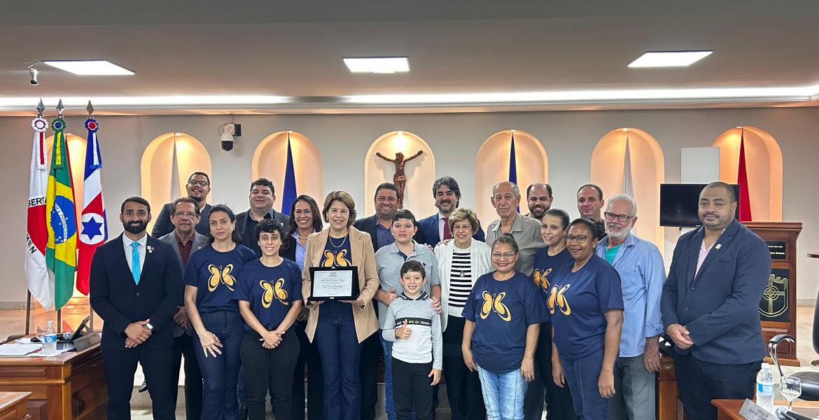 O cartão de prata ao Grupo Espírita e à Escola Eurípedes Barsanulfo teve autoria do vereador Dr. Talhys, com aprovação unânime pela Casa