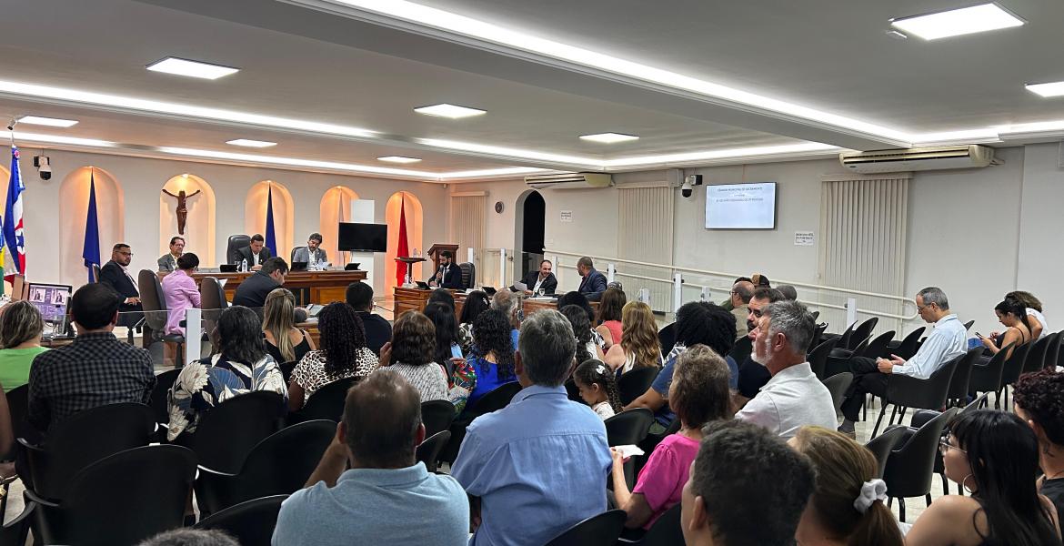 Familiares da pequena Sofia Lopes Eufrásio acompanham a votação do projeto em sua homenagem