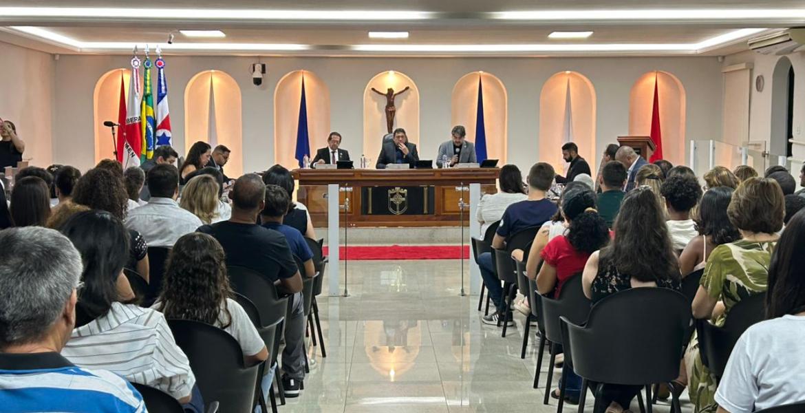 18ª Reunião teve entrega de Moção, concessão da Medalha Aluno Nota 10 e votação de 14 projetos na Ordem do Dia