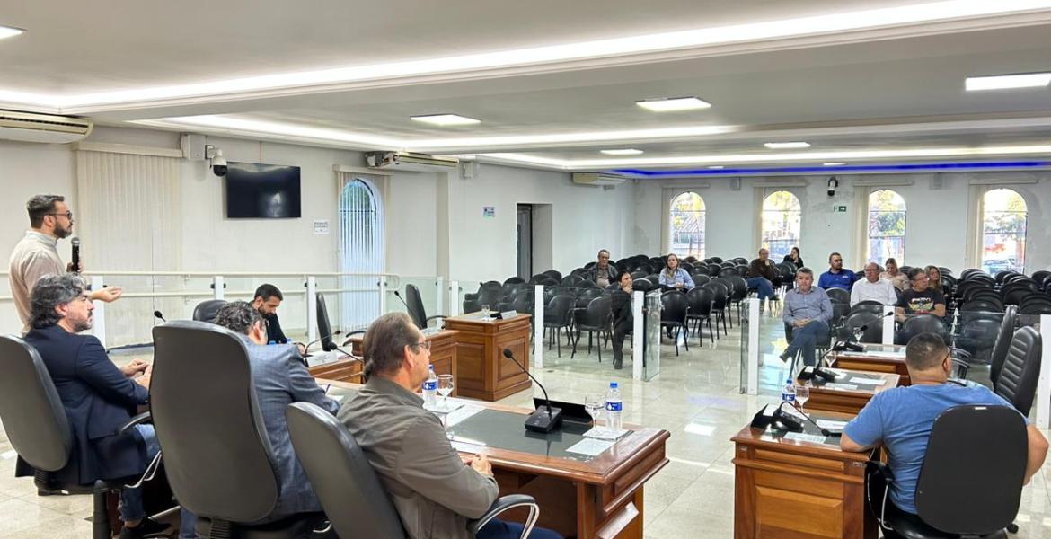 Dr. Daniel Rodrigues apresentou a proposta de atualização da legislação, em nome do Poder Executivo