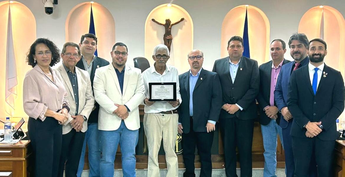 A homenagem foi proposta pelo vereador Vilmar Lacerda