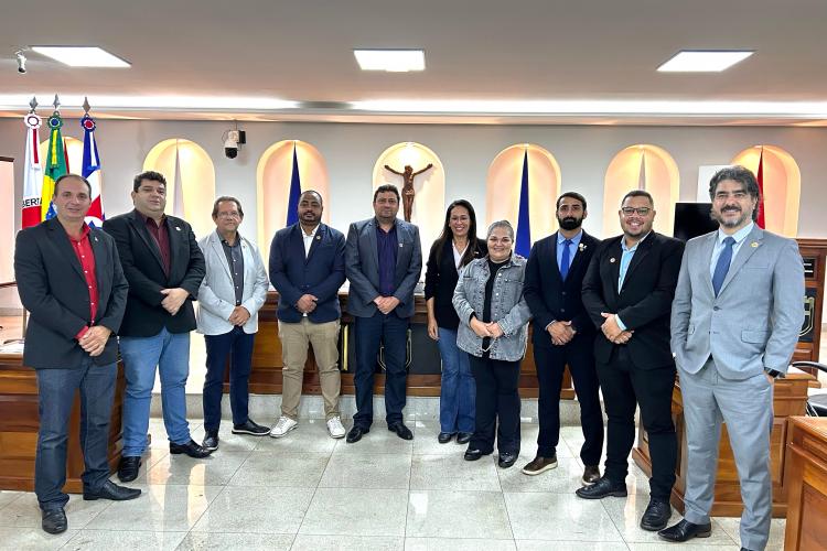Vereadores e administradora do Cemitério São Francisco de Assis, Adriana Rosa