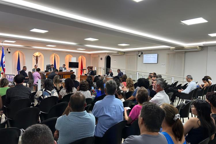 Familiares da pequena Sofia Lopes Eufrásio acompanham a votação do projeto em sua homenagem