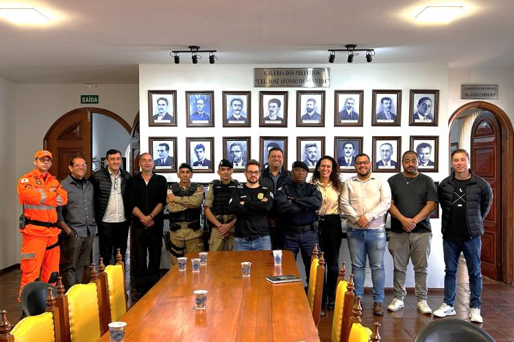 A reunião foi conduzida pela presidente da Comissão de Segurança Pública da Câmara, vereadora Sgto. Edna