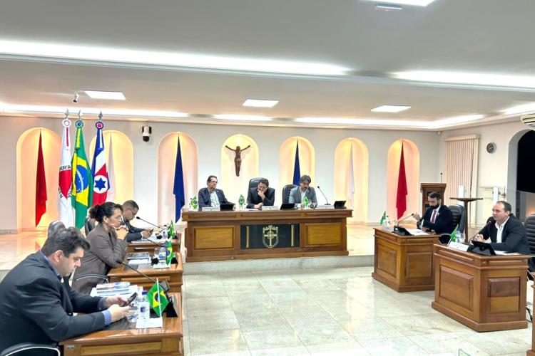 Na Ordem do Dia, um projeto de autoria do Executivo e um de autoria da vereadora Sgto. Edna