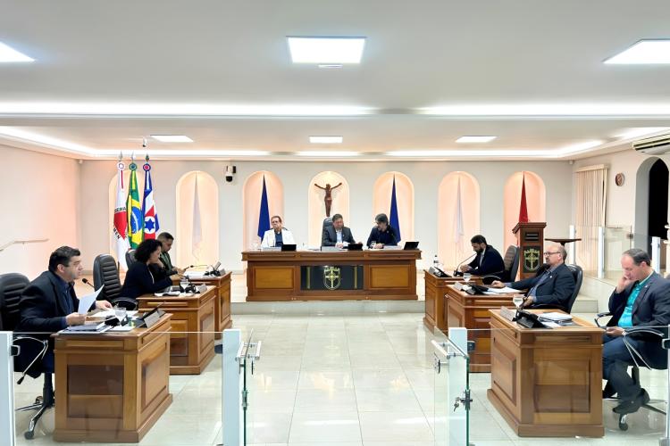 Projetos de autoria do Executivo e Legislativo foram colocados para votação