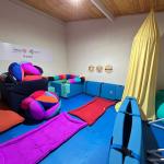 A Sala Sensorial é equipada com objetos interativos e educativos